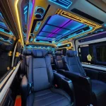 ภายในรถตู้ VIP Toyota Commuter เบาะหนัง 9 ที่นั่ง กว้างขวางนั่งสบาย