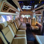 ภายในกว้างขวางของรถตู้ Toyota Commuter