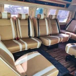 มุมมองภายนอกรถตู้ Toyota Commuter ให้เช่า