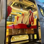 ประตูเลื่อนอัตโนมัติในรถตู้ให้เช่า Toyota Commuter VIP
