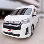 ช่องเก็บสัมภาระท้ายรถตู้เช่า Toyota VIP เหมาะสำหรับเดินทางไกล