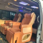 ห้องโดยสารภายในรถตู้ Toyota Commuter เบาะ VIP